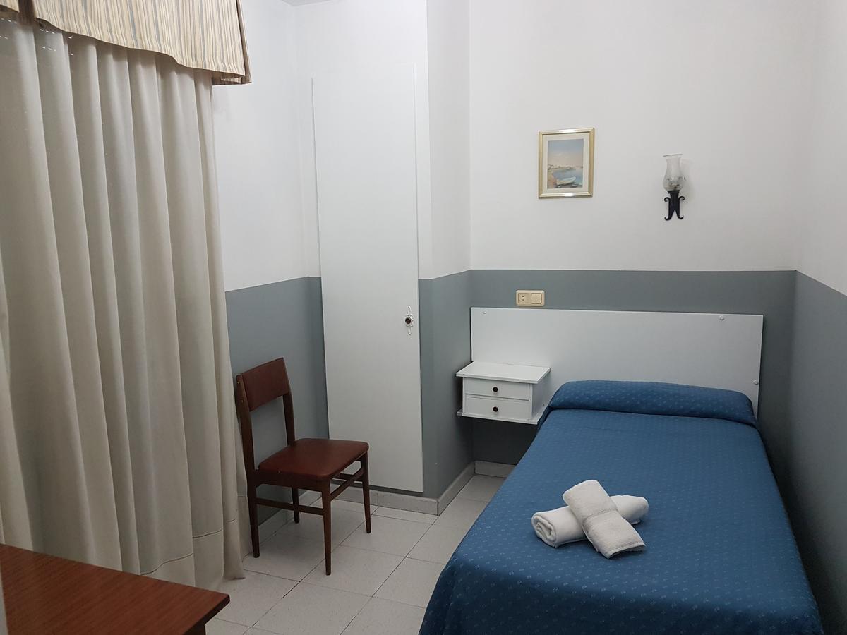 Hostal Restaurante Classic Columbrianos Екстер'єр фото